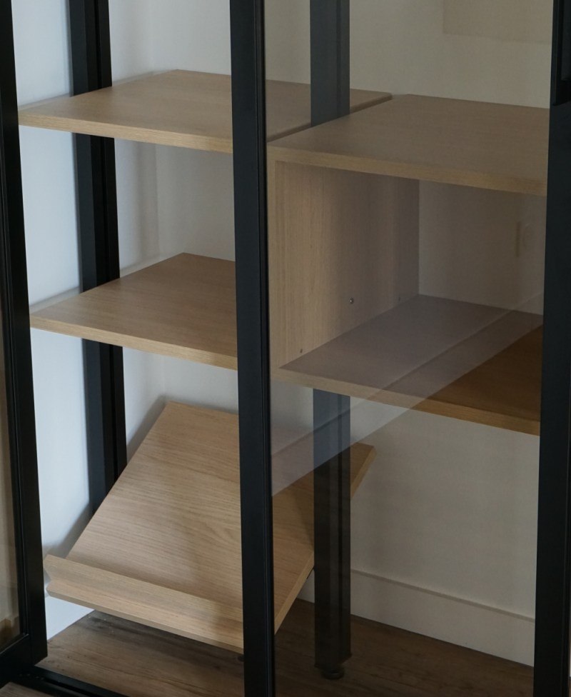 Aménagement de placard, plateau de rangement
