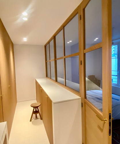 Verrière style orangerie en bois avec porte battante en bois