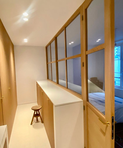 Verrière style orangerie en bois avec porte battante en bois
